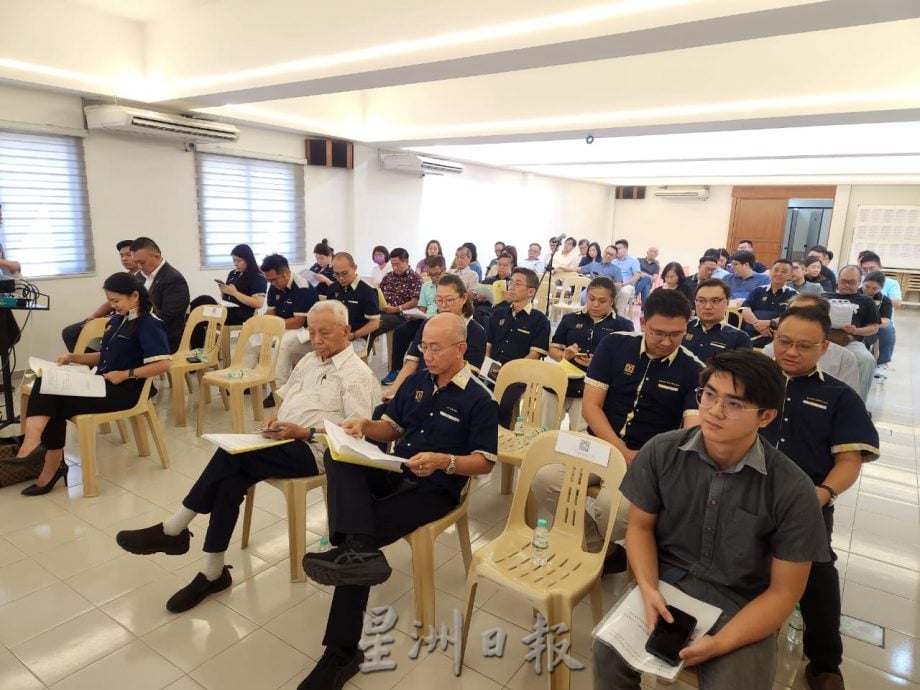 东:登嘉楼中华总商会会长丹斯里卢成全希望政府能更关注和推动一些有利于刺激登州中北区域尤其是首府瓜登的经济发展项目。