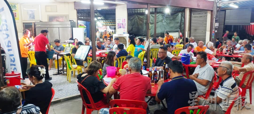 东:百乐县菜农公会欢庆29周年纪念