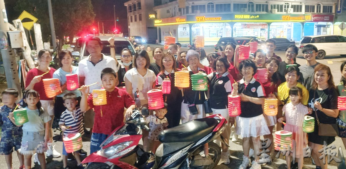 东:百乐姐妹会与吉拉央村委会联办中秋晚会