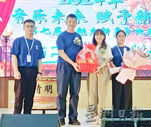 东:直凉华中魅力新声歌赛郭宣罄夺冠