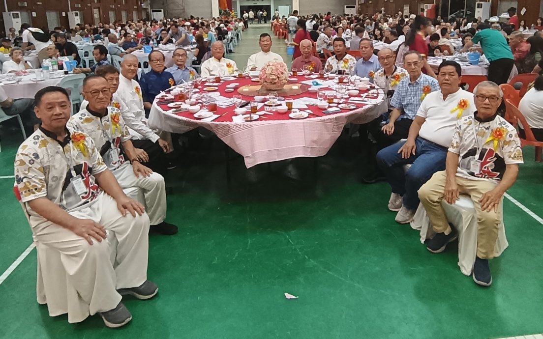 东:马来西亚黄氏太极文德甲分会办庆祝成立10周年纪念晚宴,宴席延开70席。