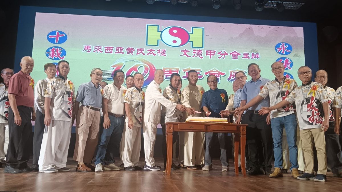 东:马来西亚黄氏太极文德甲分会办庆祝成立10周年纪念晚宴,宴席延开70席。