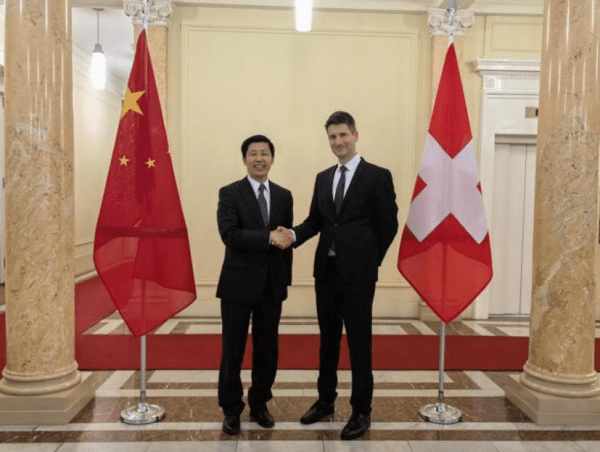 中英两军举行防务战略磋商 增进了解互信