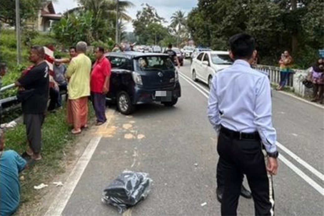 供星洲网/ 车子失控撞向路边防护栏,造成一家四口2死2重伤惨剧。