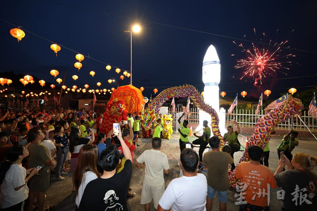 供星洲网/知知港中秋晚会 村委打造“航天梦”火箭灯笼 让村民与嫦娥玉兔见面