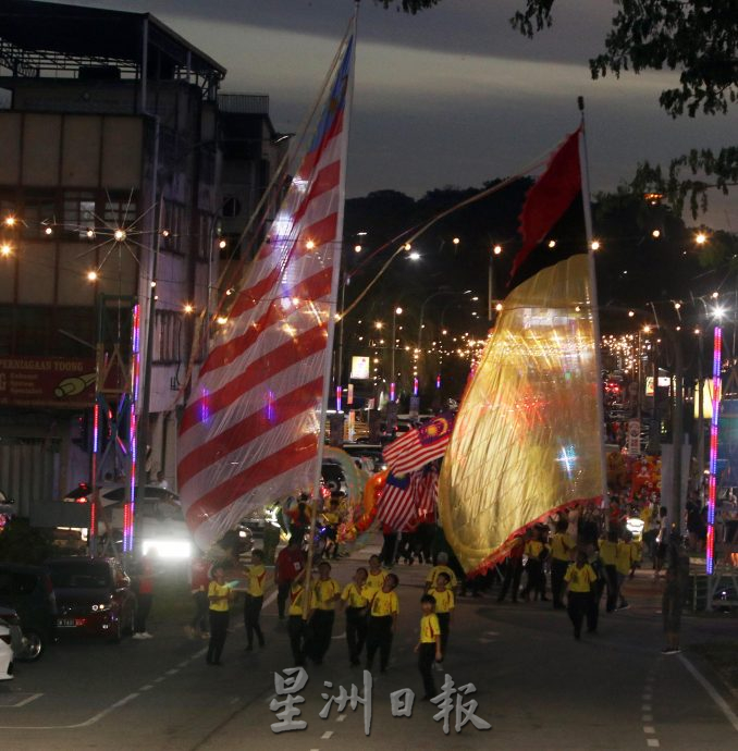 供星洲网:“龙舞大马日,中秋昌明昭”获逾百华团响应,3000人提灯游行!