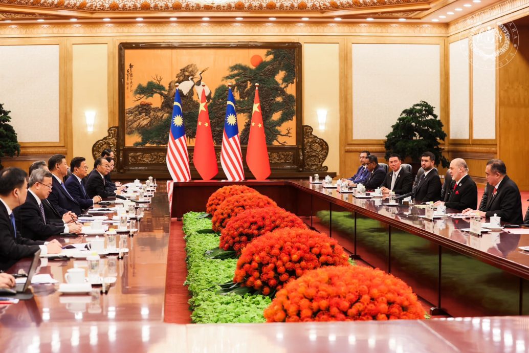 元首邀携手打造新丝绸之路<br />
习近平表达中方欲参与马新高铁建设<br />