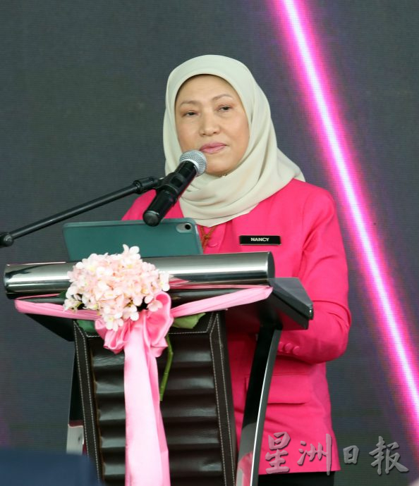 南茜:女性参与经济2025年为国GDP贡献60亿