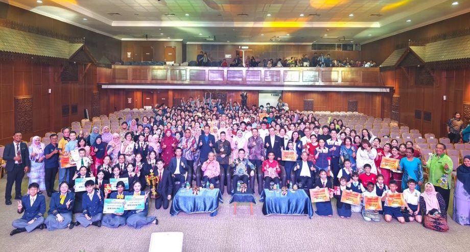 全国国语论坛“拿督吴恒灿杯” 古晋一中蝉联冠军