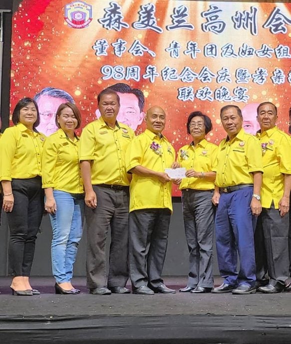 全国版/经董事会讨论议决 胡朝栋宣布董事张娅莲续任高州总会妇女组主席