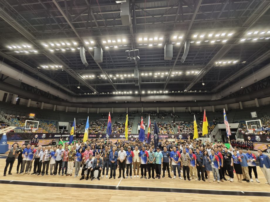 全国:体育:大马篮总元首杯揭幕 15队争夺冠军