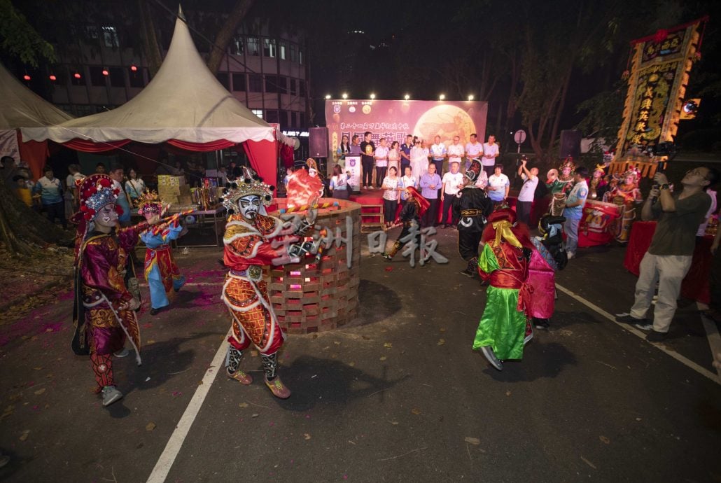 星角摄/图说大马:月圆舞英歌,中秋共欢乐