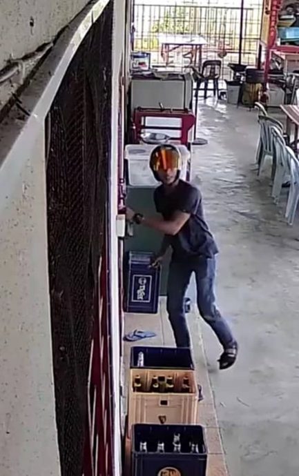 刀匪3度闯青龙宫盗窃,庙宇负责人图阻拦险被砍伤。