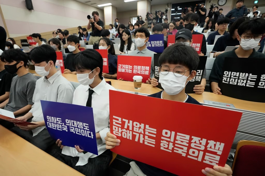 创建分发未参与罢工医生“黑名单” 韩实习医生被捕