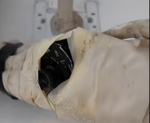 博主曝酒店隐藏摄像头被围堵 老板说漏嘴“设备连其手机”