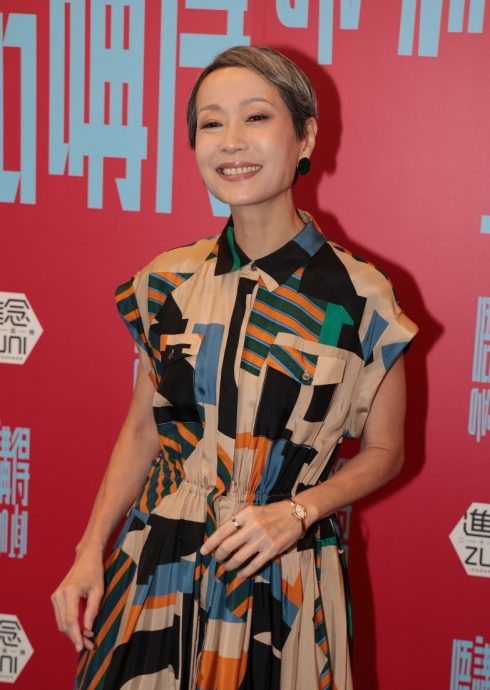 叶童回应机场拒合照一事 黄德斌不排除回巢TVB拍剧