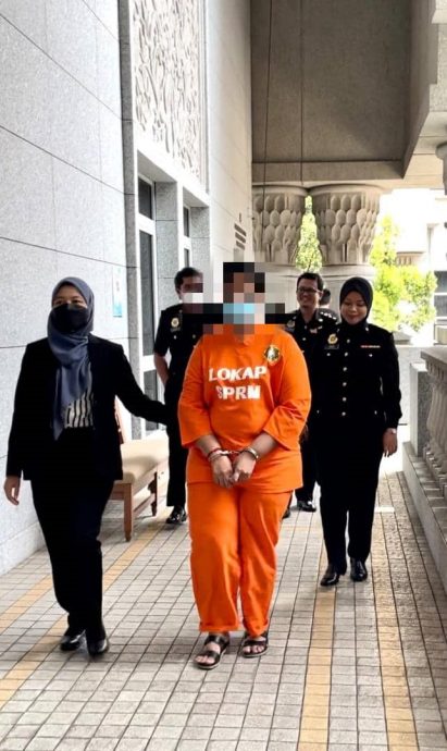 向丈夫公司采购27万学校用品 女公务员涉贪控上庭