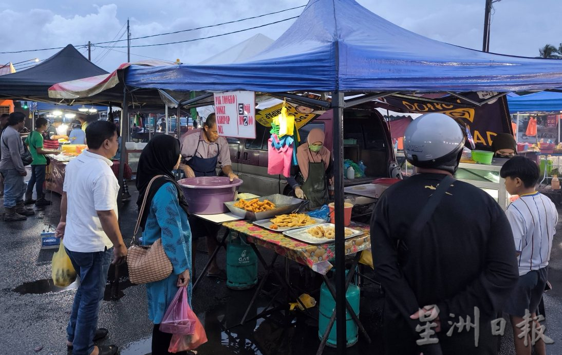 听到祈祷召唤仍买卖 玻夜市昏礼没暂停业