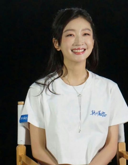 周冬雨好像换了另一个人!“变脸”照被指:失去了自己