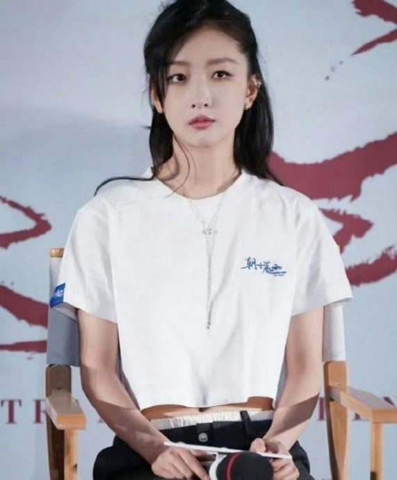 周冬雨好像换了另一个人!“变脸”照被指:失去了自己