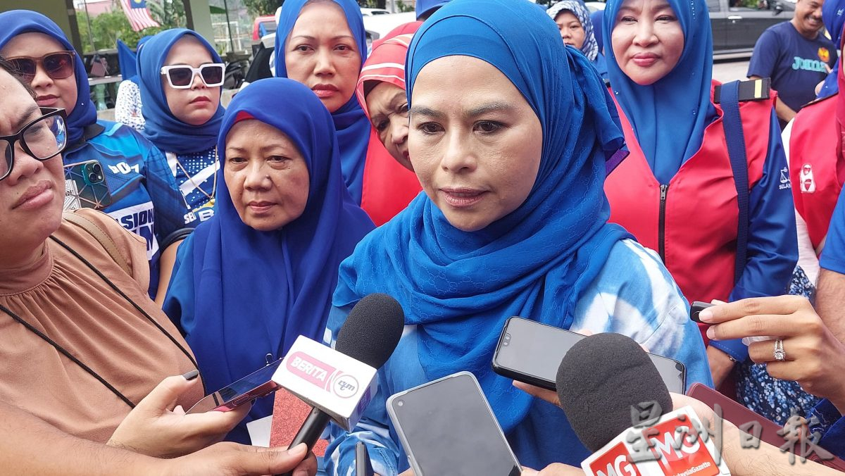 国:新闻:诺莱妮:不存在扯后腿 巫统妇女组全力为赛福星助选