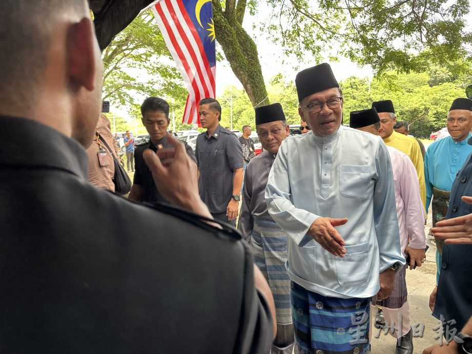 **夜报封面头条** 封面文/20儿童之家涉性虐/ 首相指示警方JAKIM立即调查采行动