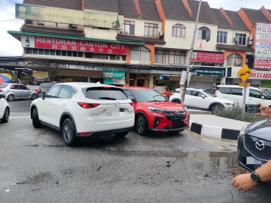 大都会-为防违例停车,路段设安全岛+派月饼