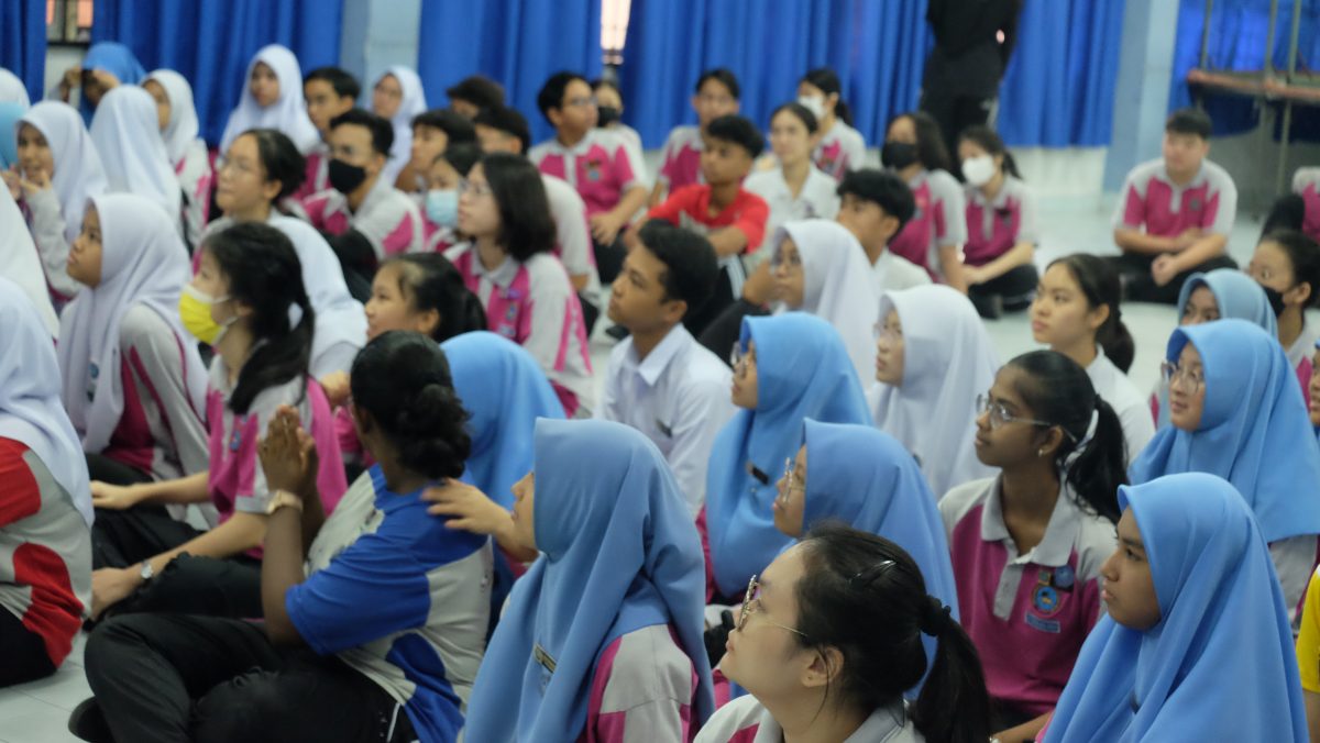 大都会9月份年轻人/训练营寻宝寻出领导力!/配5图