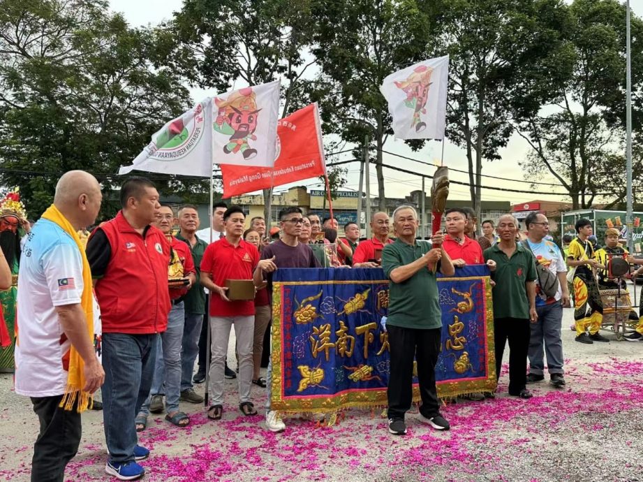 大都会:关公文化节忠义薪火下南洋火炬行万津忠义宫逾千人恭迎