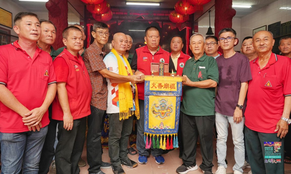 大都会:关公文化节忠义薪火下南洋火炬行万津忠义宫逾千人恭迎