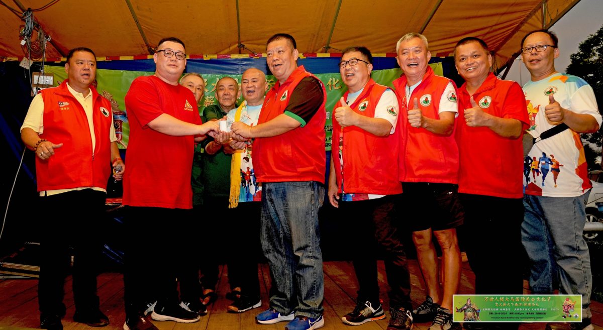 大都会:关公文化节忠义薪火下南洋火炬行万津忠义宫逾千人恭迎