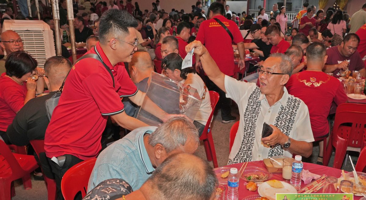 大都会:关公文化节忠义薪火下南洋火炬行万津忠义宫逾千人恭迎