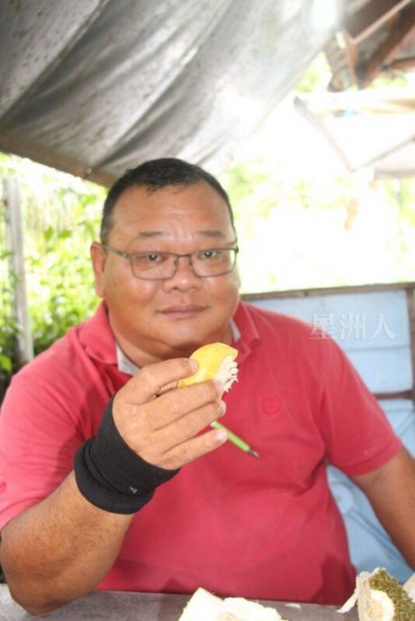 星期天头条/榴梿食客颜永生 Fz100454859741