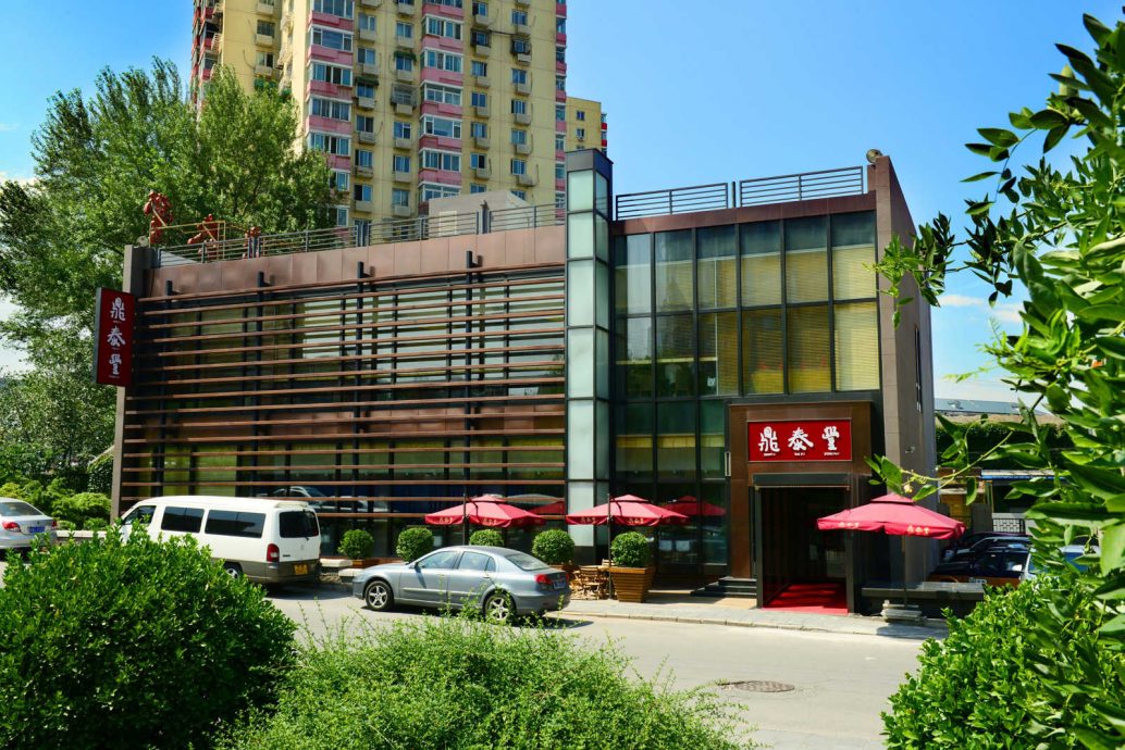 天下事主文)“中国辉达”惊传解散倒闭 400余员工“原地失业”曝已遭欠薪2个月