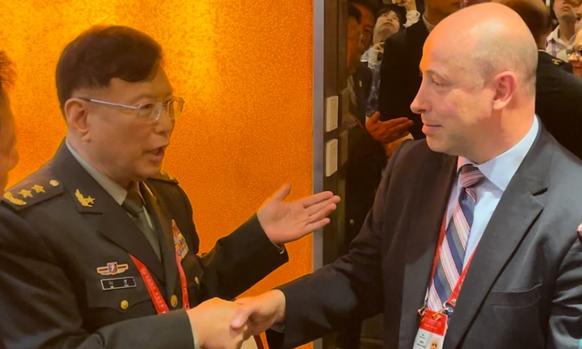 天下事主文)北京香山论坛∕中防长罕见柔和姿态未提台 董军:勿恃强凌弱∕主