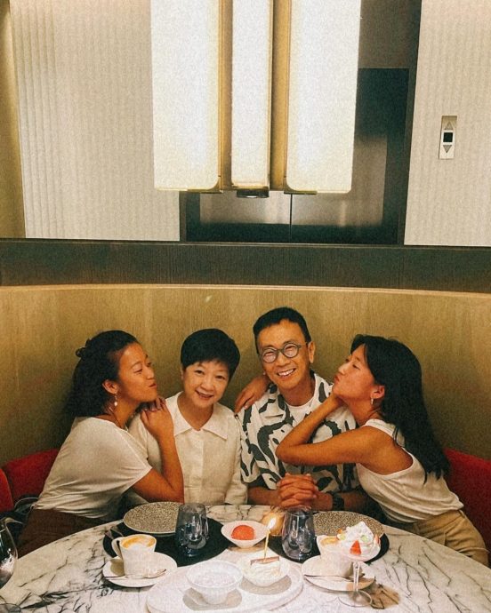 学霸女儿晒婚戒宣布结婚 郑丹瑞如愿荣升岳父