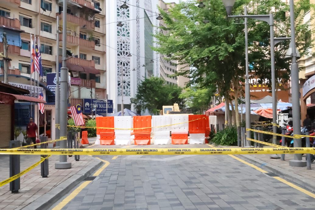 封面-大都会/跟进印度清真寺路地陷/11图