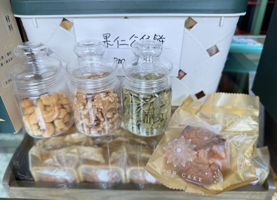 封面主文(大北马)令吉无力 原料涨价 今年又吃贵月饼