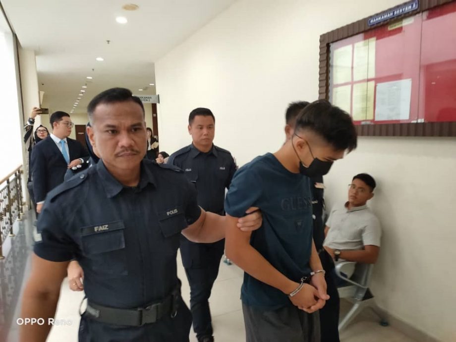 *已签发* 全国:学生车司机涉亲吻孩童拍短片,被控2性侵罪