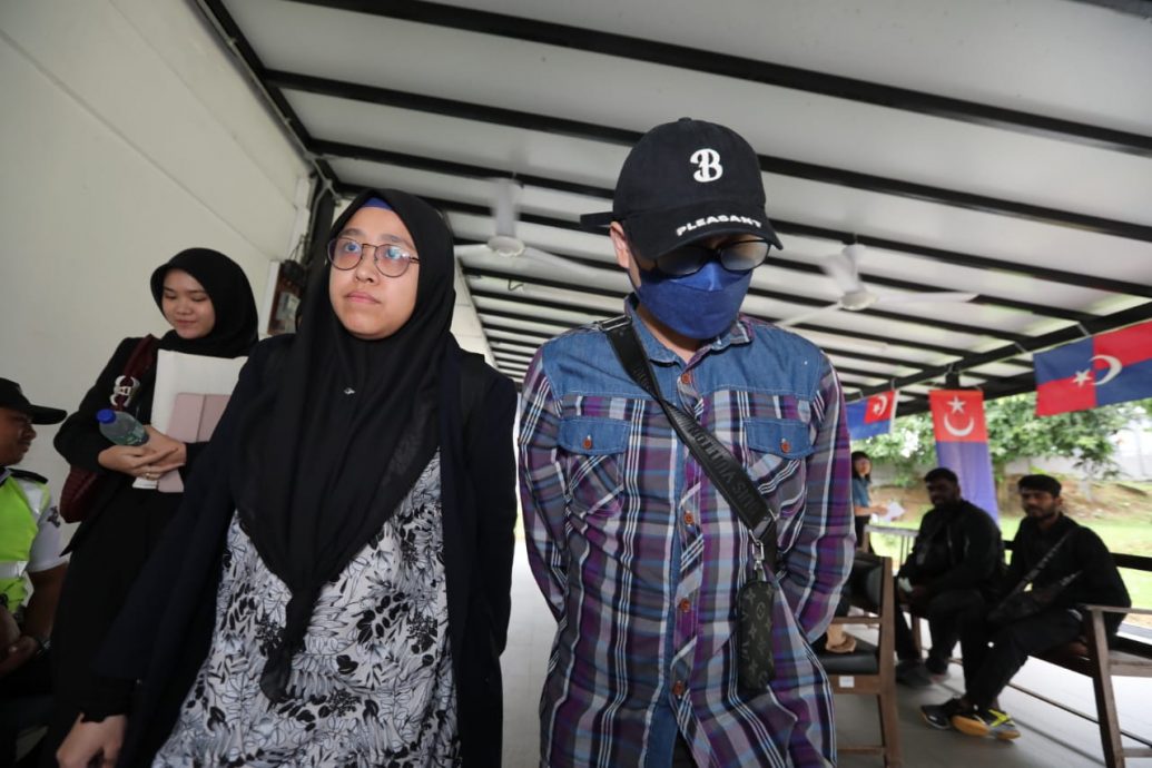 已签发 全国:新山6岁女童被掳案过堂,31岁被告“全副武装”现身法庭,案定10月13日再度过堂