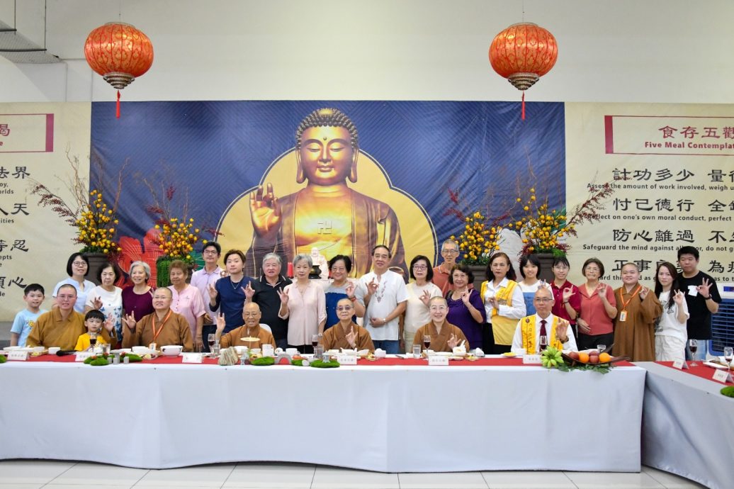 *已签发* (显刊)柔:新闻:时逢慈容法师莅临 新马寺佛光山办中秋活动与百名佛光人以乐欢聚
