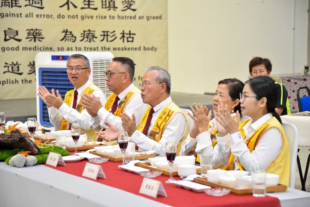 *已签发* (显刊)柔:新闻:时逢慈容法师莅临 新马寺佛光山办中秋活动与百名佛光人以乐欢聚