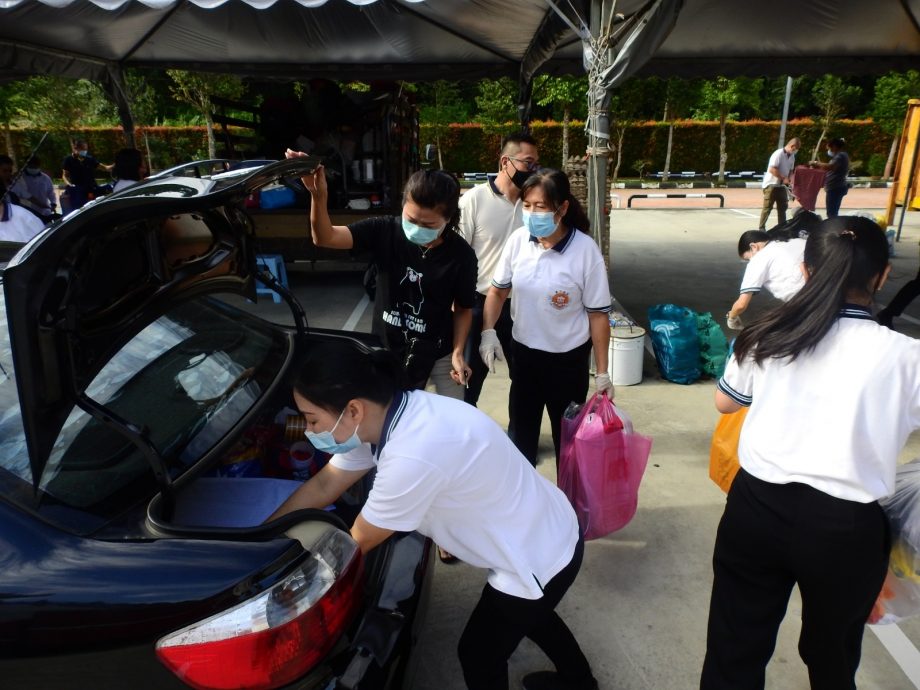 *已签发* 柔:封面【善心美事】峇“衣旧有爱”资源回收活动提高环保意识