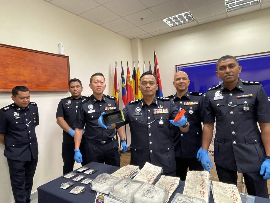 *已签发* 柔:小包毒品藏摩托车蓄电池盒,柔警侦破分装毒品贩毒集团捕5人