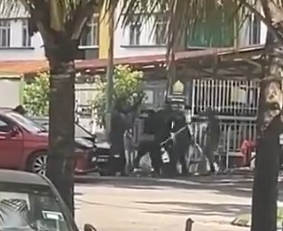 **已签发**柔:情侣为见孩子与人冲突变大殴斗,警接报捕6人