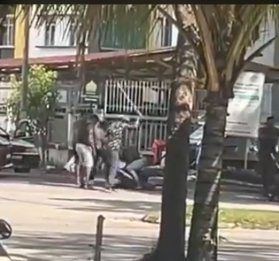 **已签发**柔:情侣为见孩子与人冲突变大殴斗,警接报捕6人