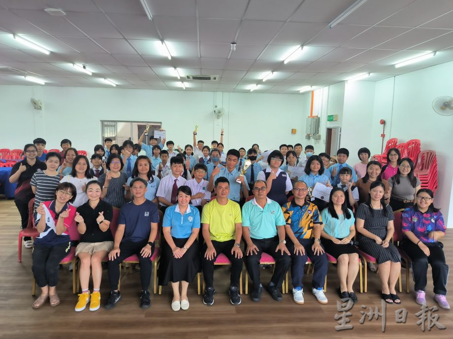 本报活动:小学生时事问答比赛古来区42学生“杀进”决赛,新港华小周家德夺冠