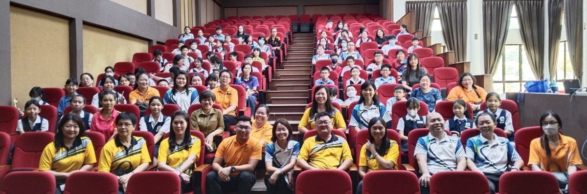 《星洲日报》“学生阅报计划”小学生时事问答比赛,柔602名学生参赛,居全国之冠