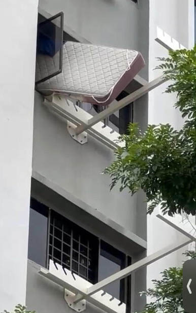 *已签发*柔:狮城二三事:8楼抛床褥电视 28岁男被捕