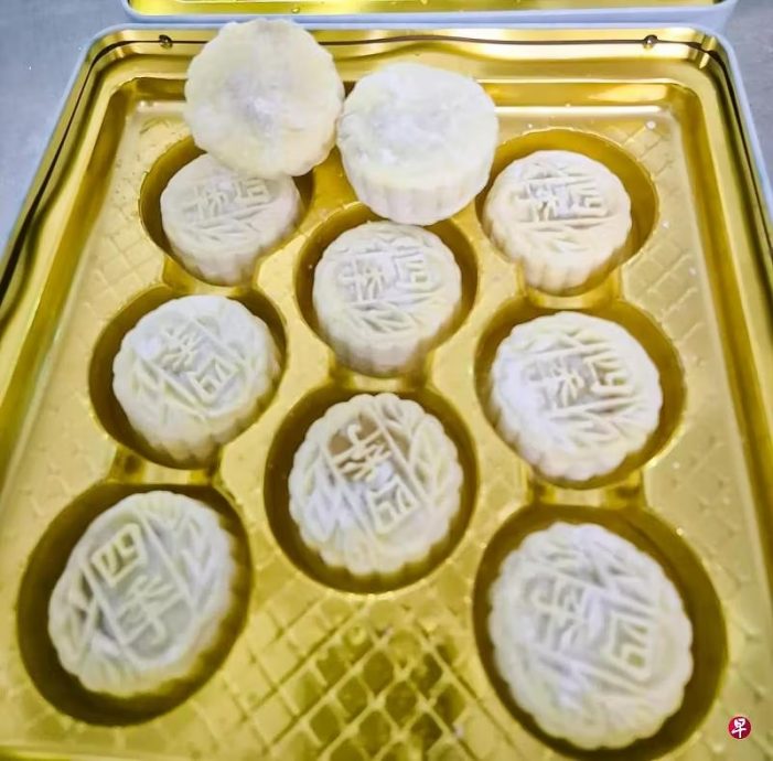 *已签发*柔:狮城二三事:一款D24榴梿月饼含菌量超标 狮城食品局下令召回